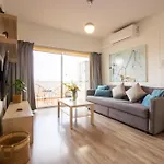 1br - Views - Deli Cafe Apartment