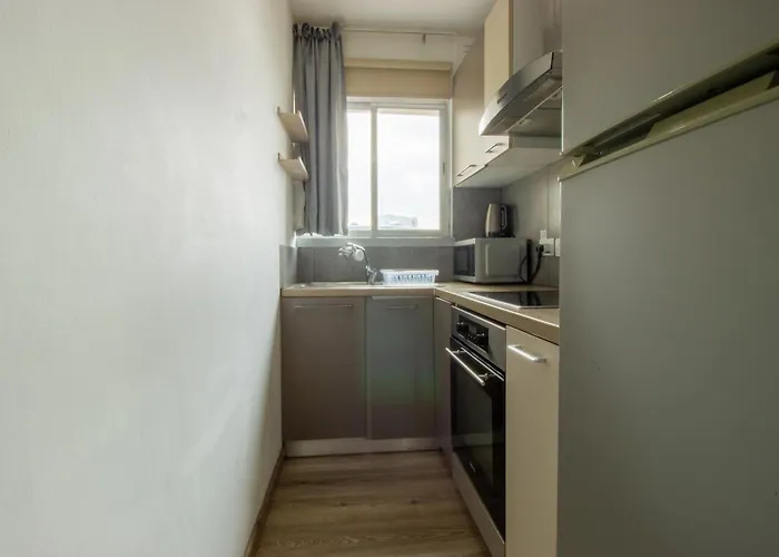 1br - Views - Deli Cafe Apartment