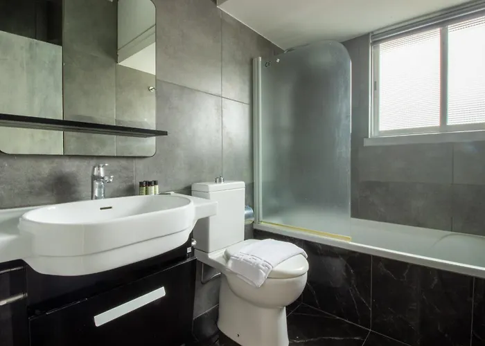 1br - Views - Deli Cafe Apartment *